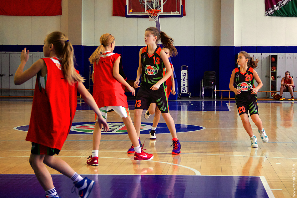 Фото баскетбольной команды девушек Тринта 2003